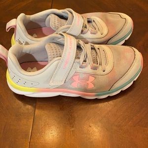 Under armor Size 3 youth